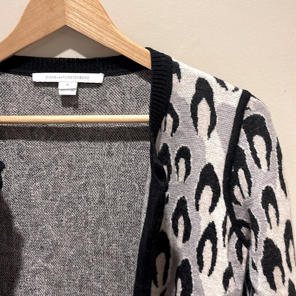 DIANE von FURSTENBERG - Cropped Wool Animal Print Cardigan - Picture 2 of 10
